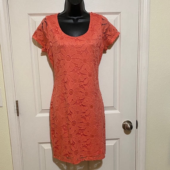 Tiana B. Dresses & Skirts - Tiana B. Coral Lace Dress Medium